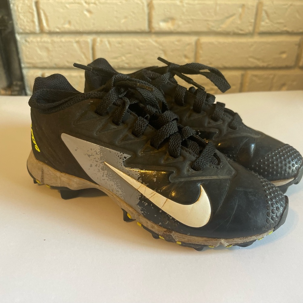 Nike Youth Size 1 Vapor Cleats